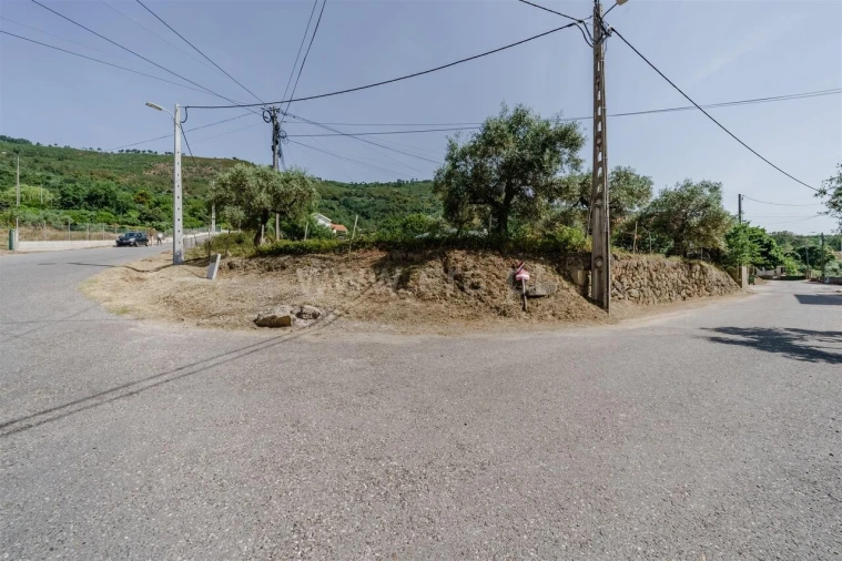 Terreno para Venda em Alpedrinha Foto 4