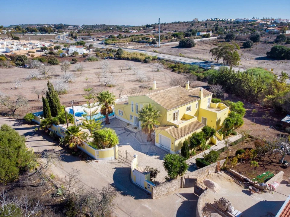 Moradia T4 para Venda em Luz Foto 1