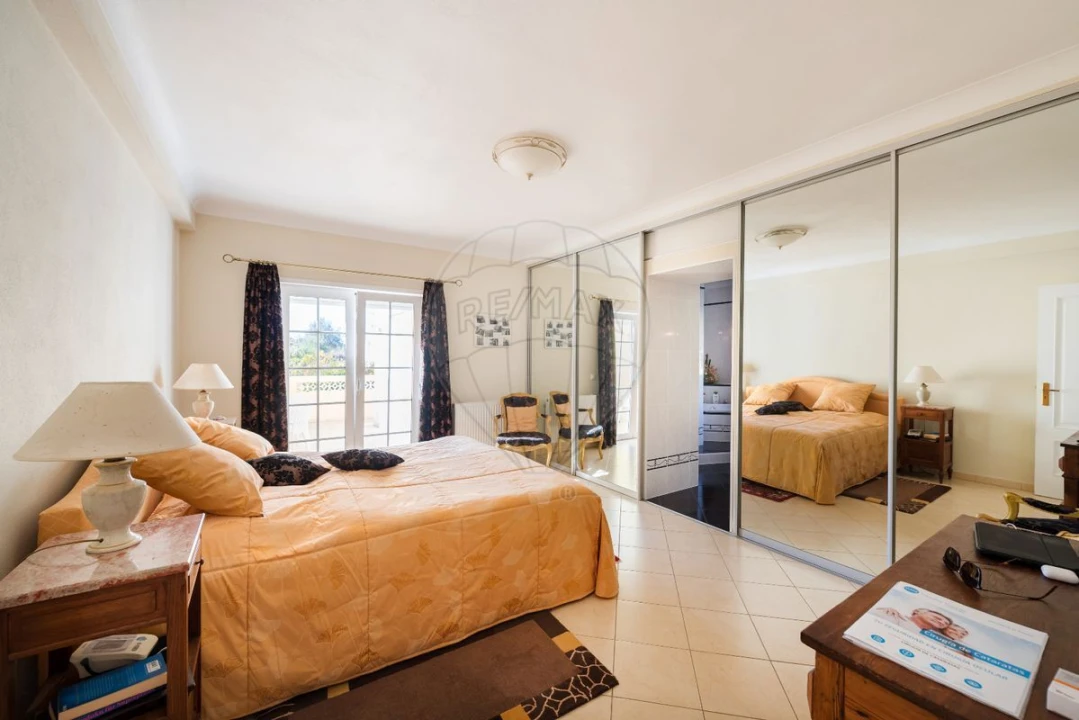 Moradia T4 para Venda em Luz Foto 11