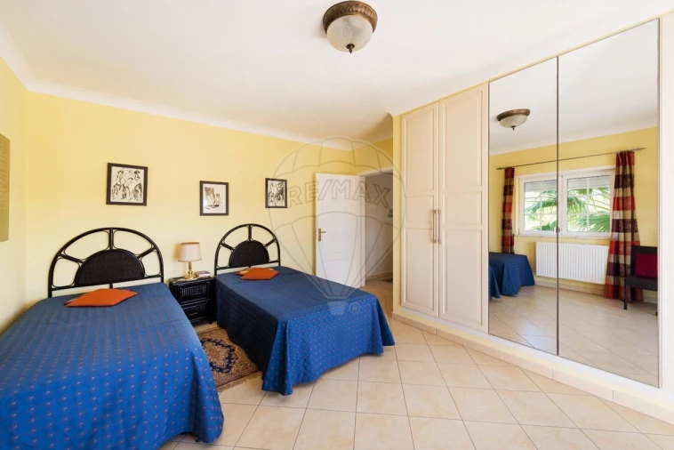 Moradia T4 para Venda em Luz Foto 21