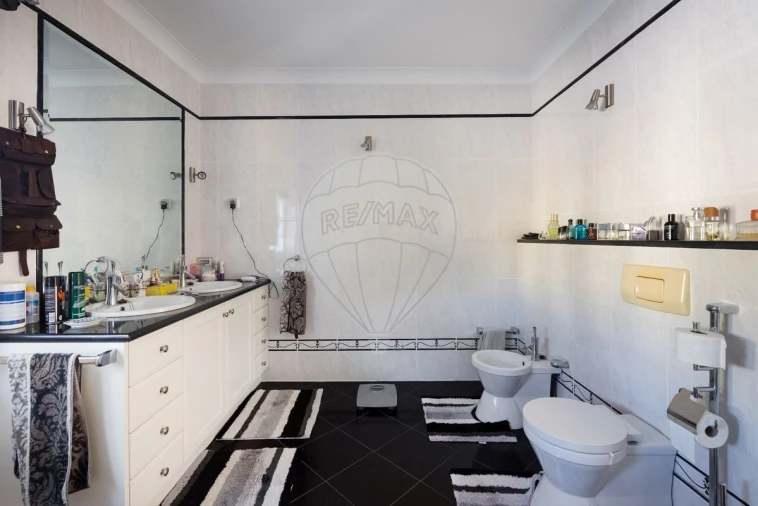 Moradia T4 para Venda em Luz Foto 13