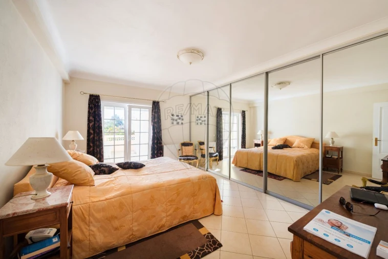 Moradia T4 para Venda em Luz Foto 10