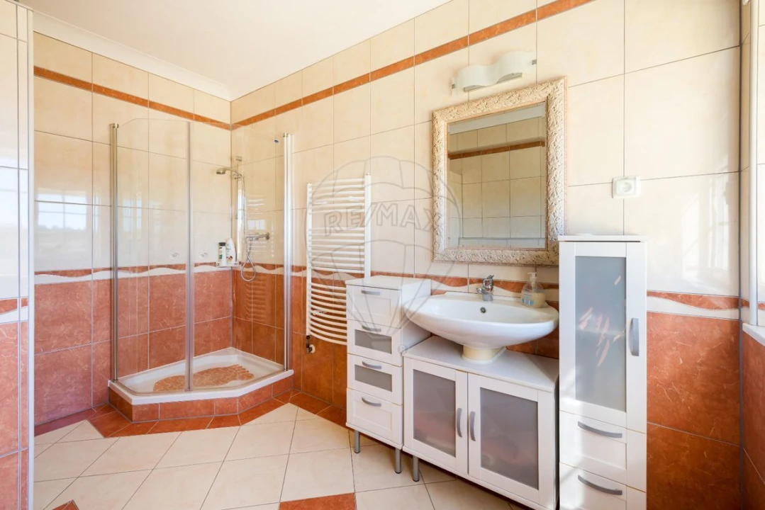 Moradia T4 para Venda em Luz Foto 23