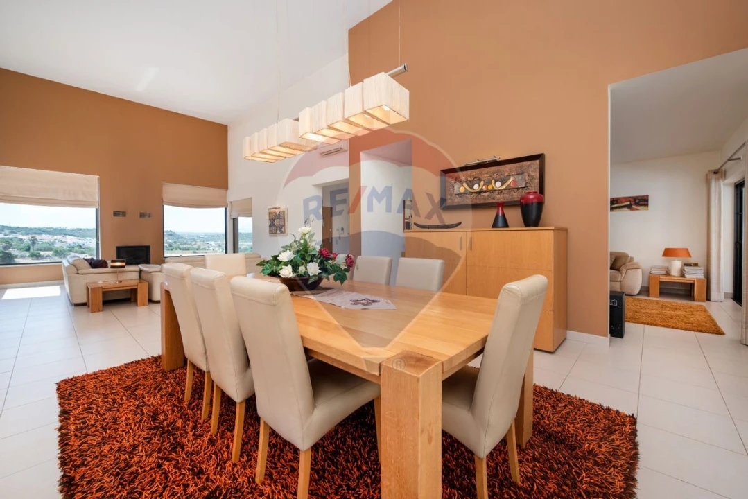 Moradia T5 para Venda em Lagos (São Sebastião e Santa Maria) Foto 9