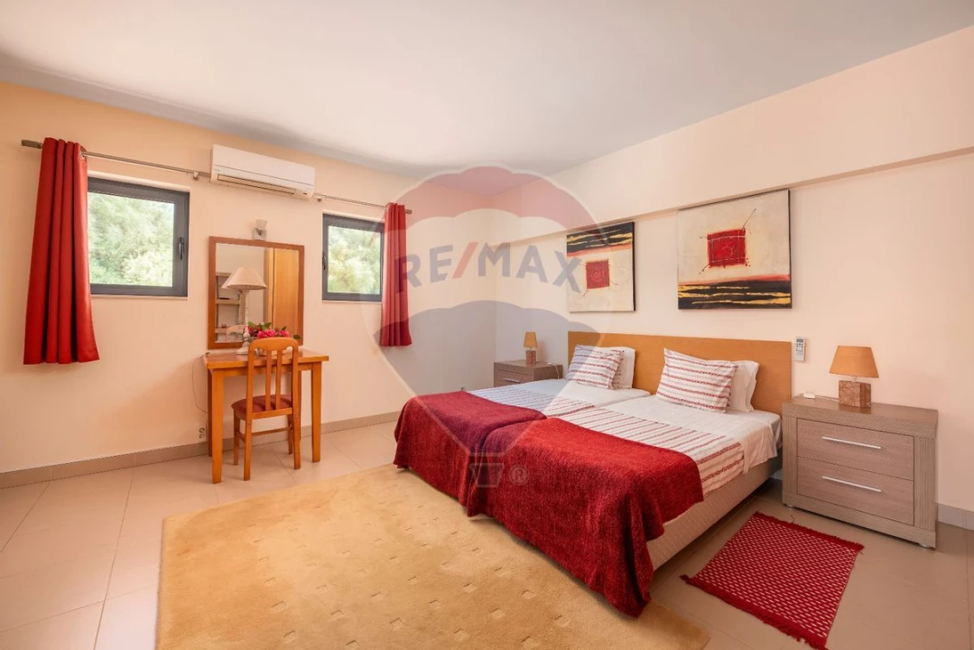 Moradia T5 para Venda em Lagos (São Sebastião e Santa Maria) Foto 13