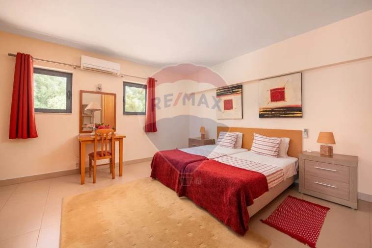 Moradia T5 para Venda em Lagos (São Sebastião e Santa Maria) Foto 13