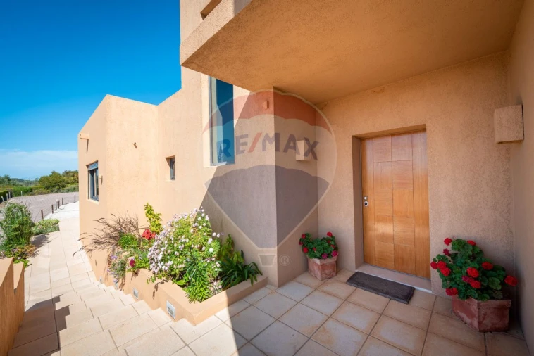 Moradia T5 para Venda em Lagos (São Sebastião e Santa Maria) Foto 4