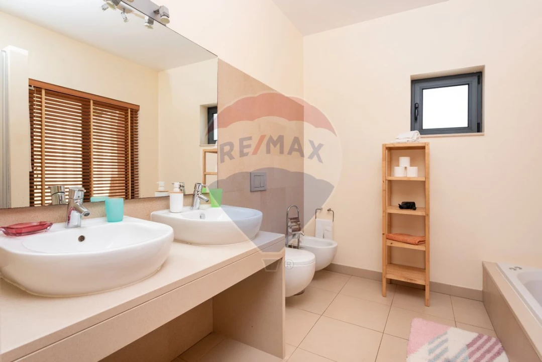 Moradia T5 para Venda em Lagos (São Sebastião e Santa Maria) Foto 21