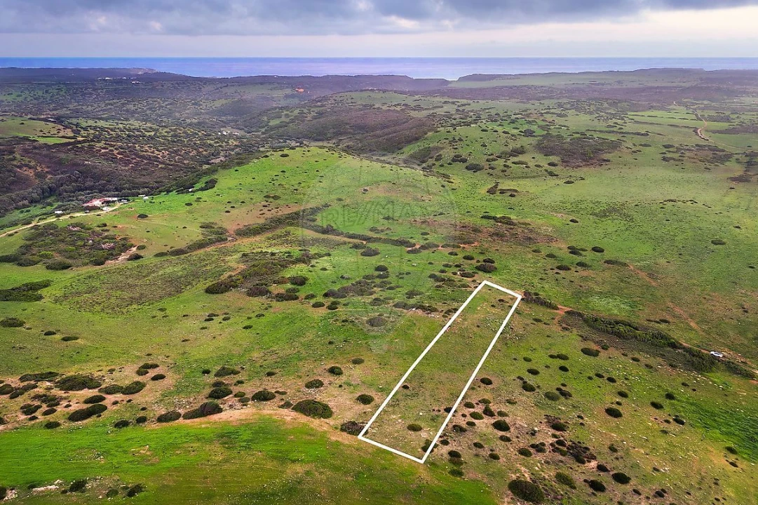 Terreno para Venda em Vila do Bispo e Raposeira Foto 1