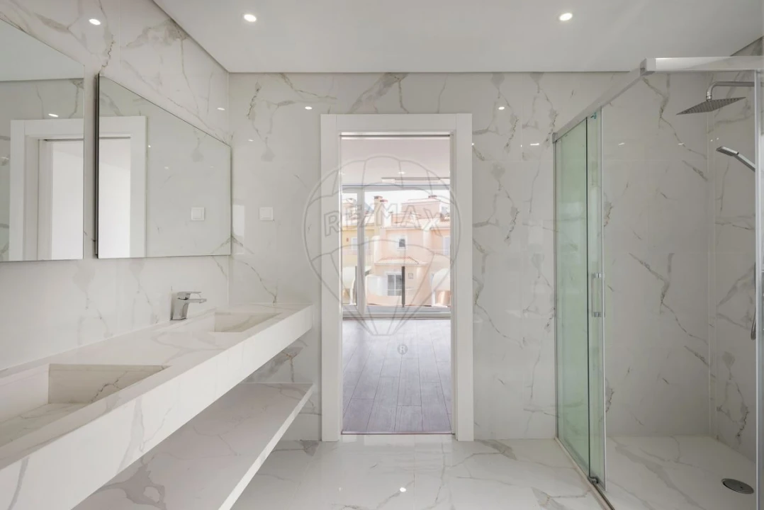 Moradia T4 para Venda em Lagos (São Sebastião e Santa Maria) Foto 15