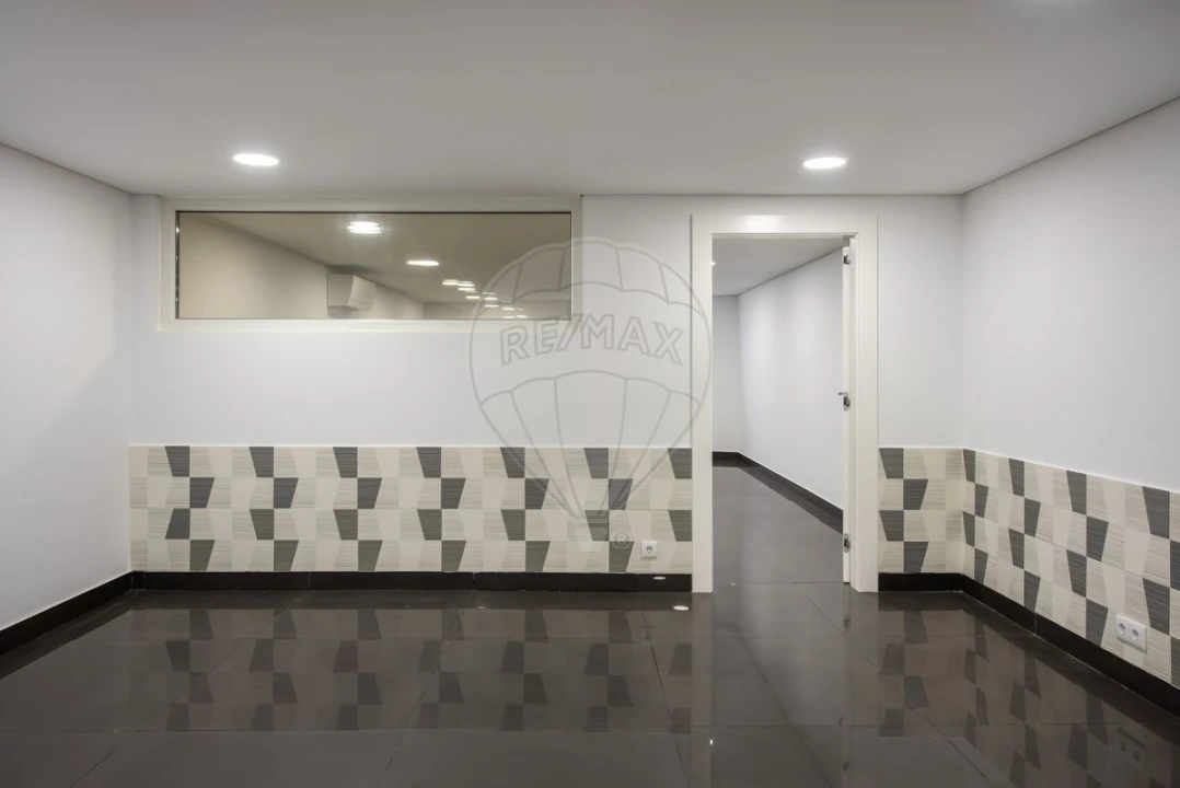 Moradia T4 para Venda em Lagos (São Sebastião e Santa Maria) Foto 23