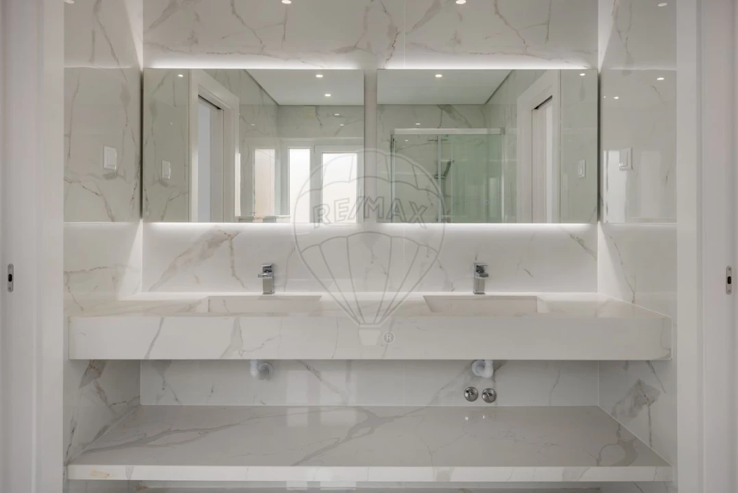 Moradia T4 para Venda em Lagos (São Sebastião e Santa Maria) Foto 14