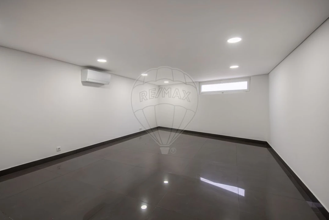 Moradia T4 para Venda em Lagos (São Sebastião e Santa Maria) Foto 27