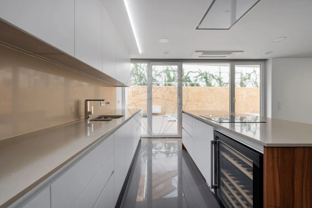 Moradia T4 para Venda em Lagos (São Sebastião e Santa Maria) Foto 6