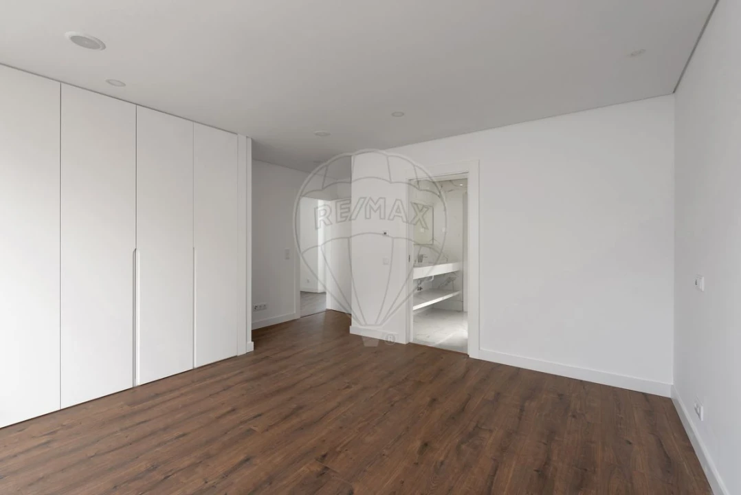 Moradia T4 para Venda em Lagos (São Sebastião e Santa Maria) Foto 9