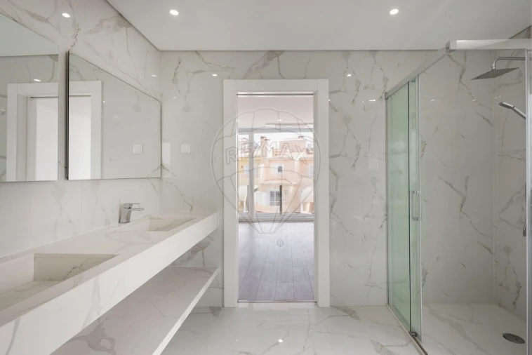 Moradia T4 para Venda em Lagos (São Sebastião e Santa Maria) Foto 15