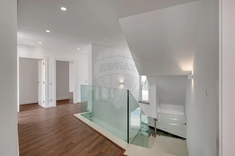 Moradia T4 para Venda em Lagos (São Sebastião e Santa Maria) Foto 8