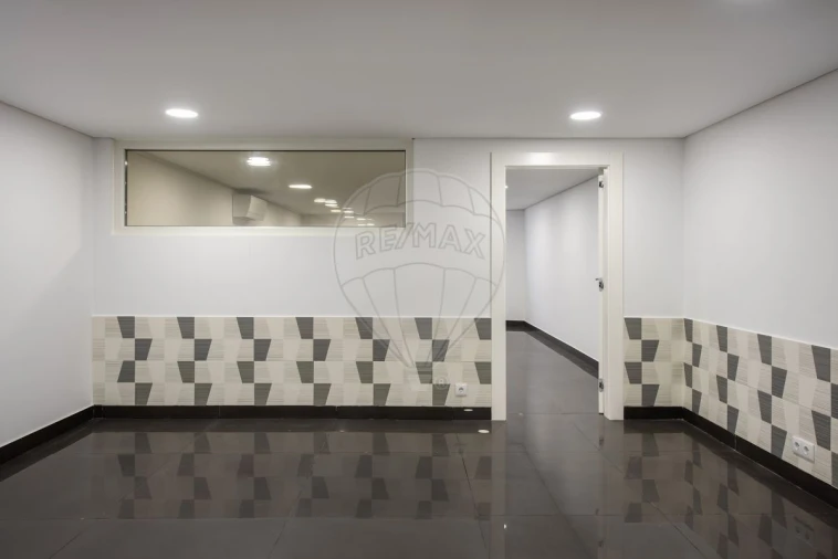 Moradia T4 para Venda em Lagos (São Sebastião e Santa Maria) Foto 23