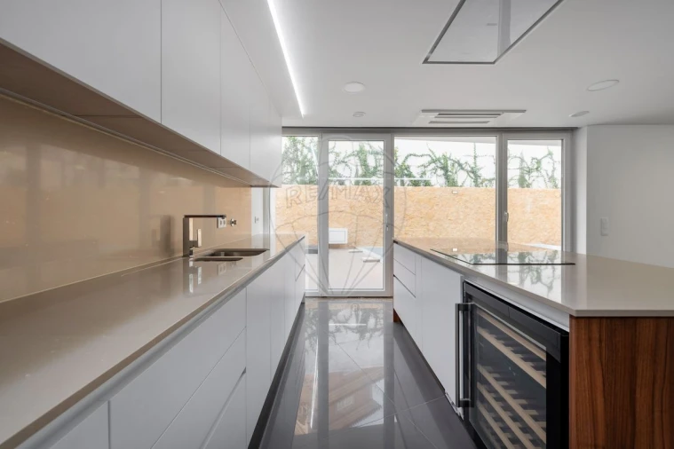 Moradia T4 para Venda em Lagos (São Sebastião e Santa Maria) Foto 6