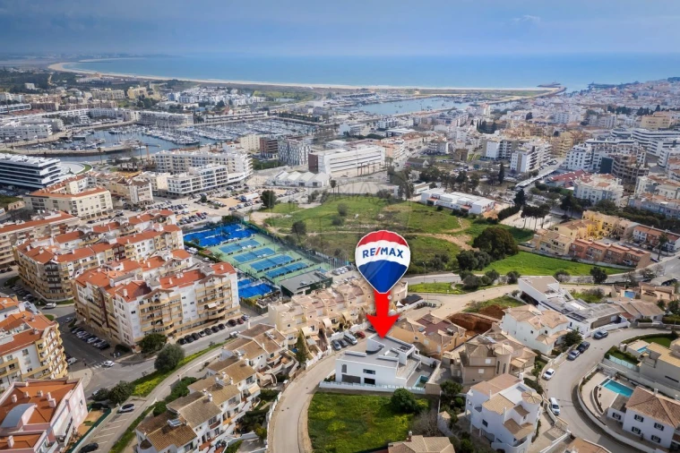 Moradia T4 para Venda em Lagos (São Sebastião e Santa Maria)