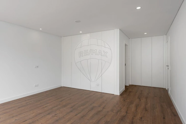 Moradia T4 para Venda em Lagos (São Sebastião e Santa Maria) Foto 19