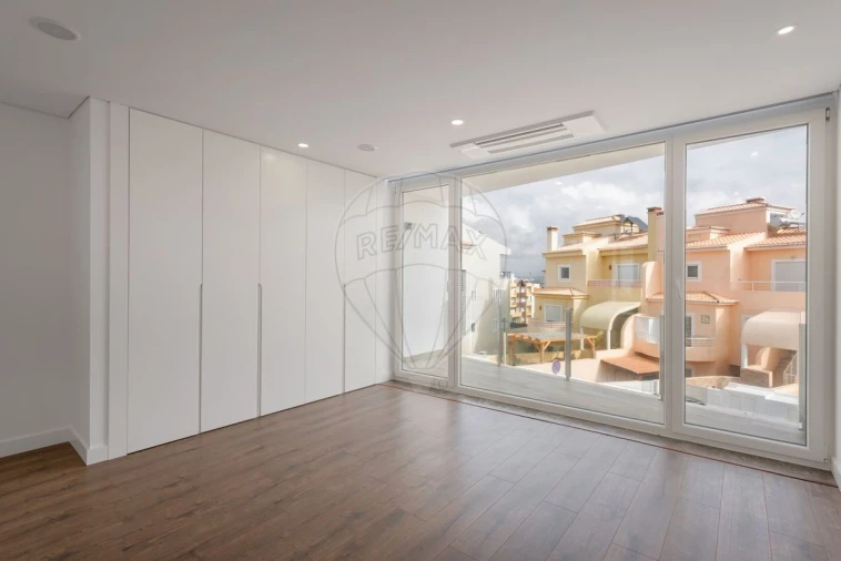 Moradia T4 para Venda em Lagos (São Sebastião e Santa Maria) Foto 10