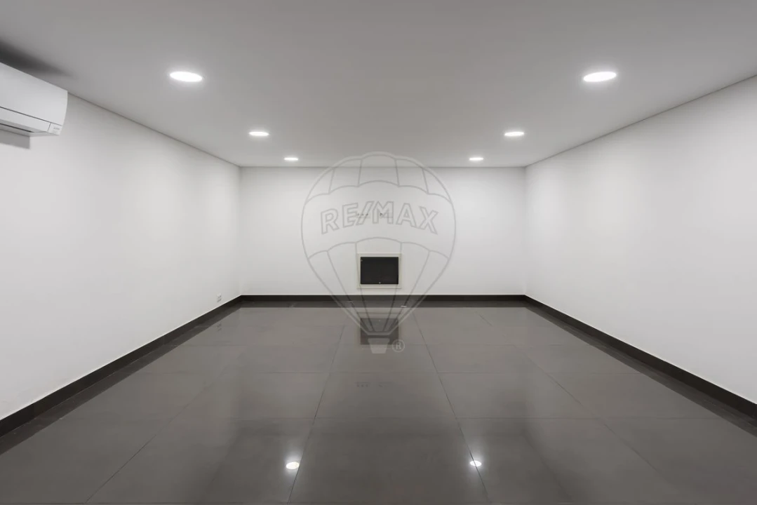 Moradia T4 para Venda em Lagos (São Sebastião e Santa Maria) Foto 28