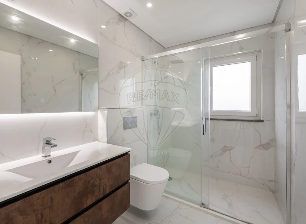 Moradia T4 para Venda em Lagos (São Sebastião e Santa Maria) Foto 13