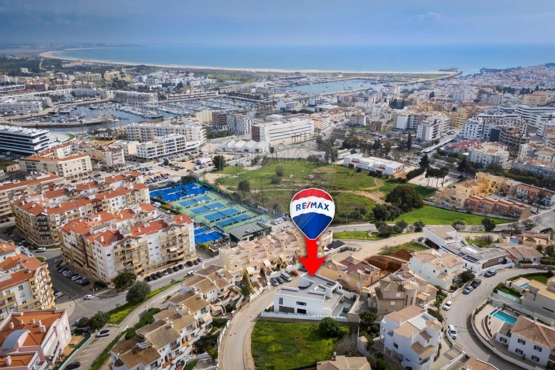 Moradia T4 para Venda em Lagos (São Sebastião e Santa Maria) Foto 1
