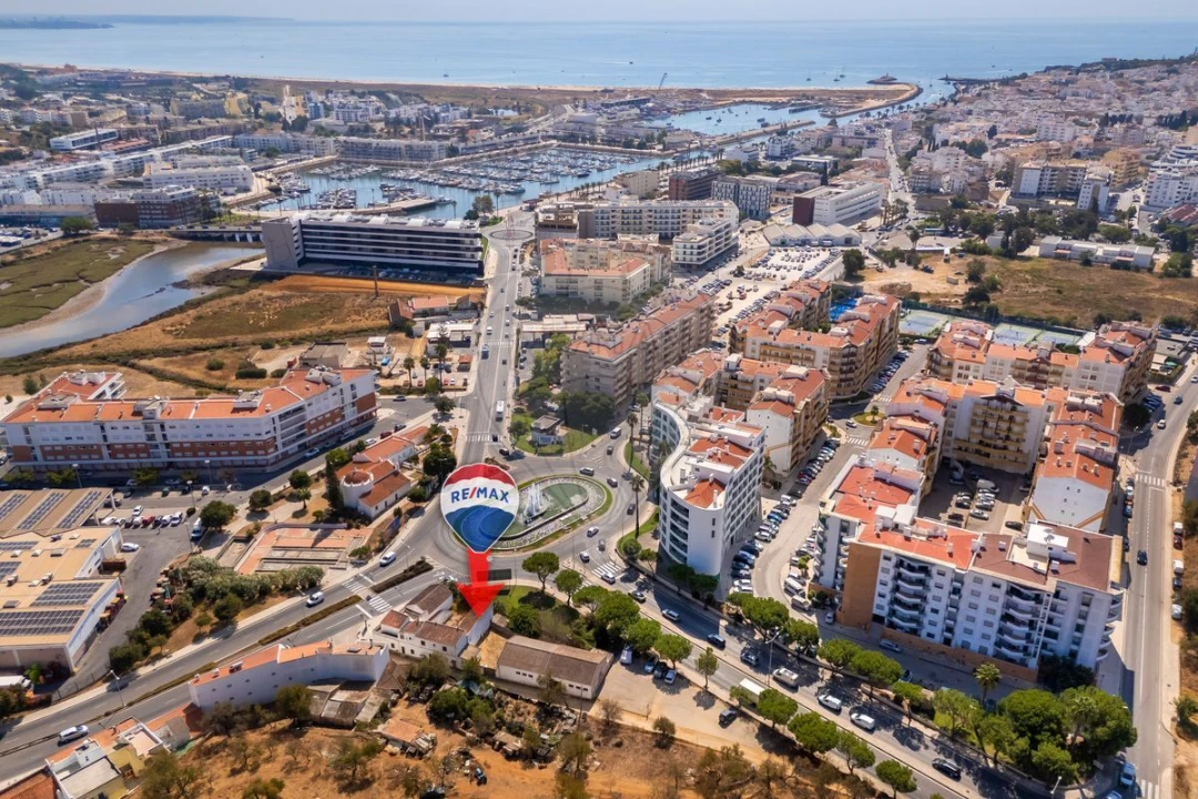 Moradia T6 para Venda em Lagos (São Sebastião e Santa Maria) Foto 1