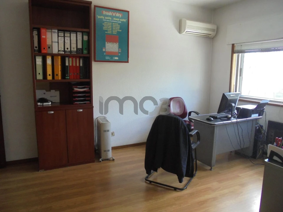 Armazém para Venda em Rio Tinto Foto 5