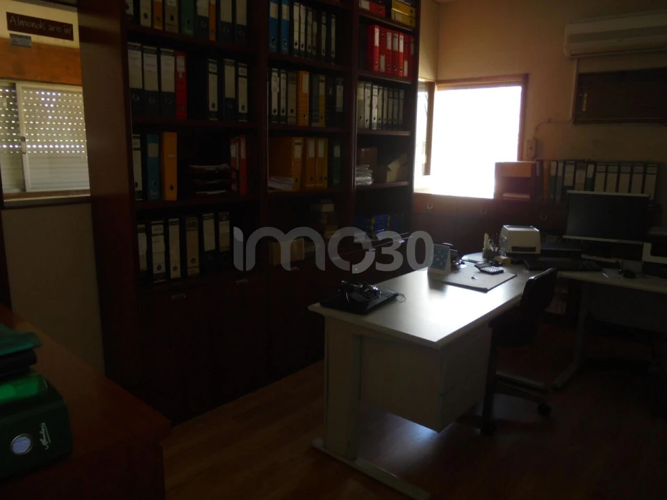 Armazém para Venda em Rio Tinto Foto 4