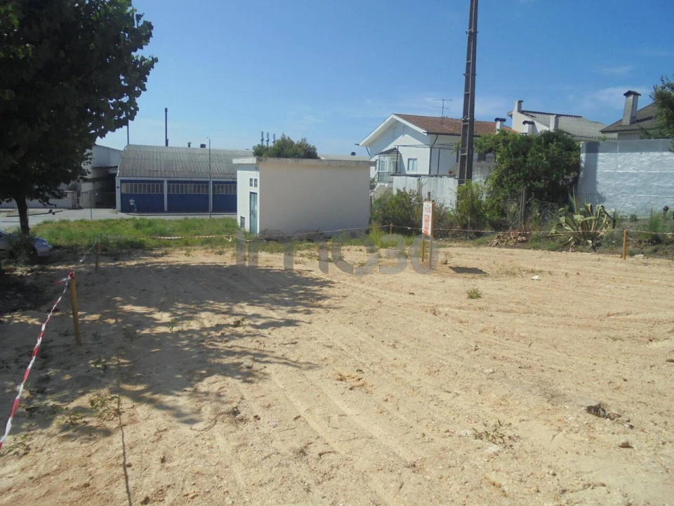 Terreno para Venda em Ermesinde Foto 1