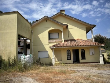 Moradia T4 para Venda em Caranguejeira