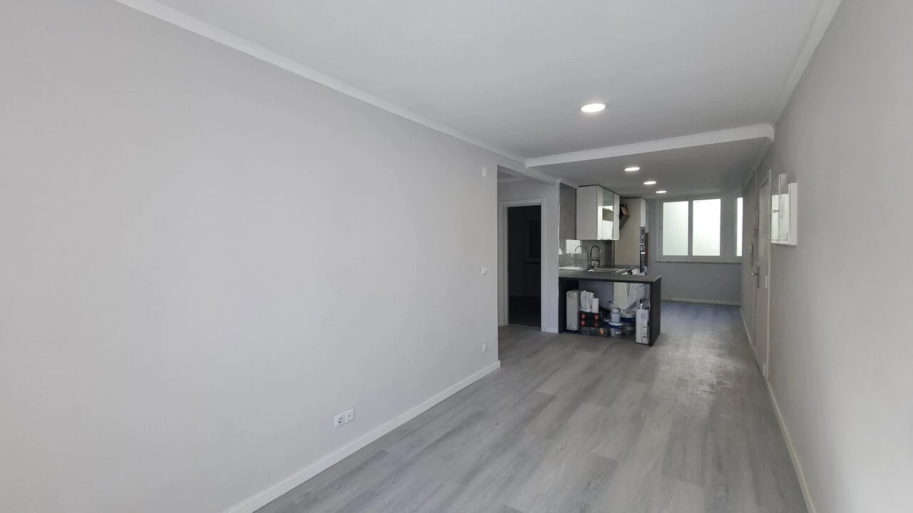 Apartamento T2 para Venda em Benfica Foto 3
