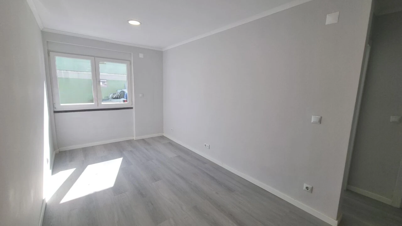 Apartamento T2 para Venda em Benfica Foto 4