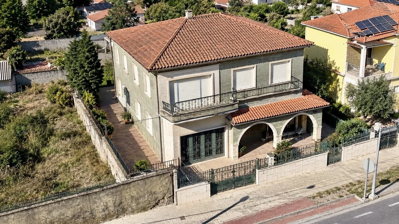 Moradia T6 para Venda em Gondomar (São Cosme), Valbom e Jovim Foto 1