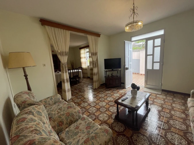 Moradia T4 para Venda em Calheta Foto 8