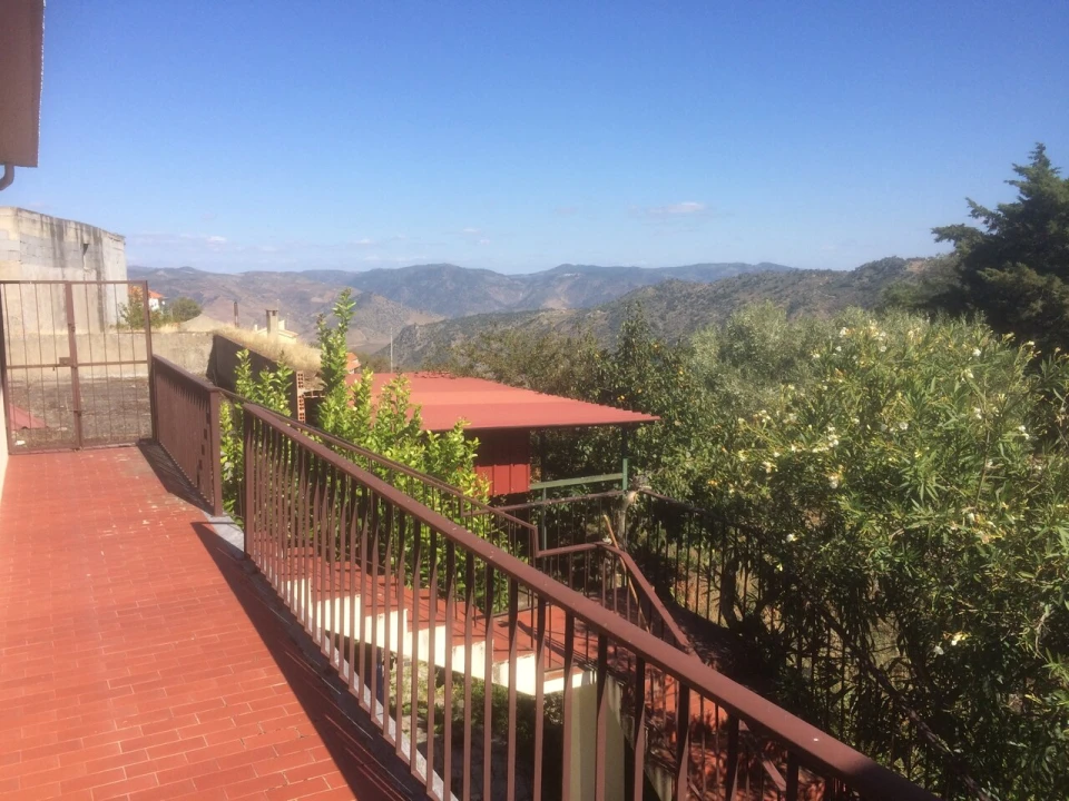 Moradia T4 para Venda em Custoias Foto 3