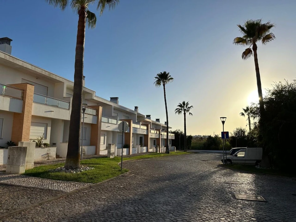 Moradia T2 para Venda em Ferreiras Foto 2