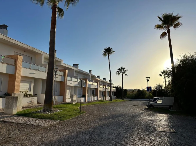 Moradia T2 para Venda em Ferreiras Foto 2