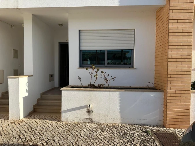 Moradia T2 para Venda em Ferreiras Foto 3