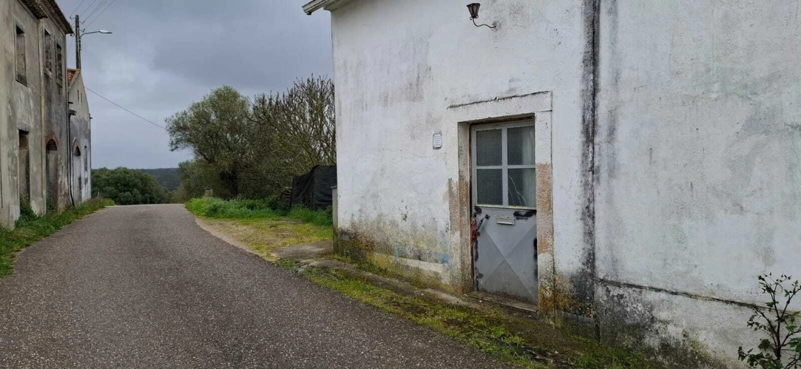 Moradia T2 para Venda em Almoster Foto 1