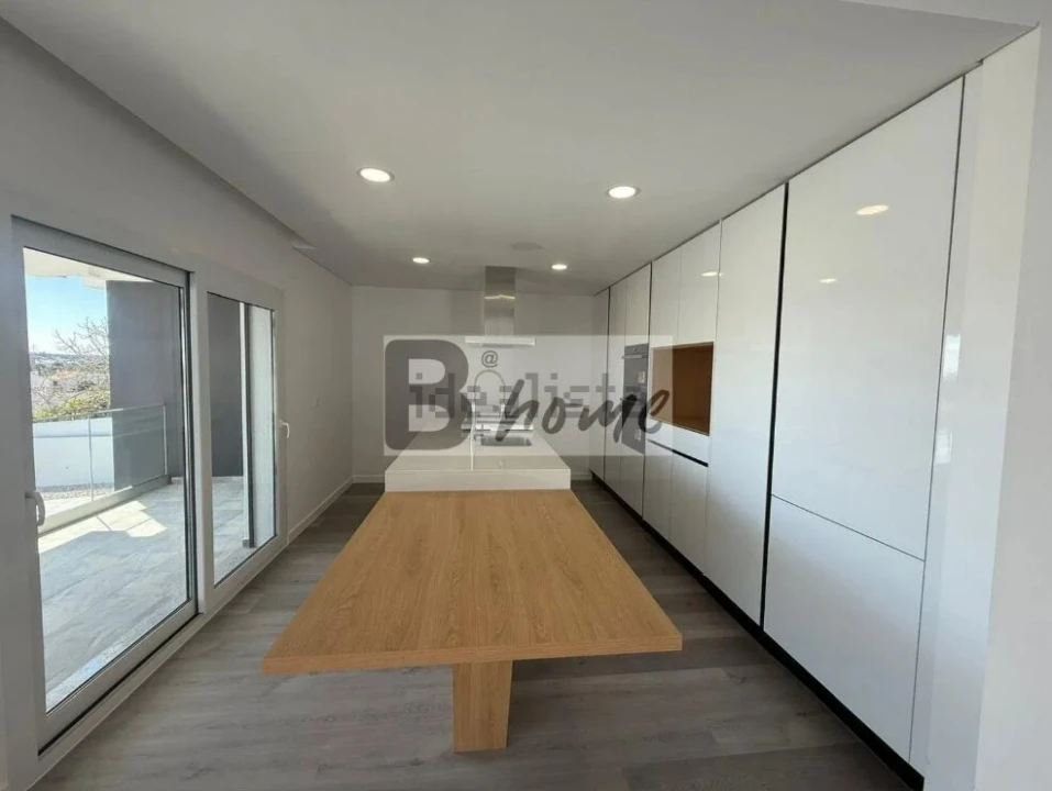 Moradia T4 para Venda em Corroios Foto 2