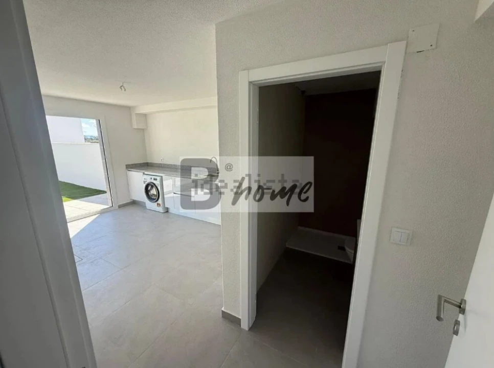 Moradia T4 para Venda em Corroios Foto 15