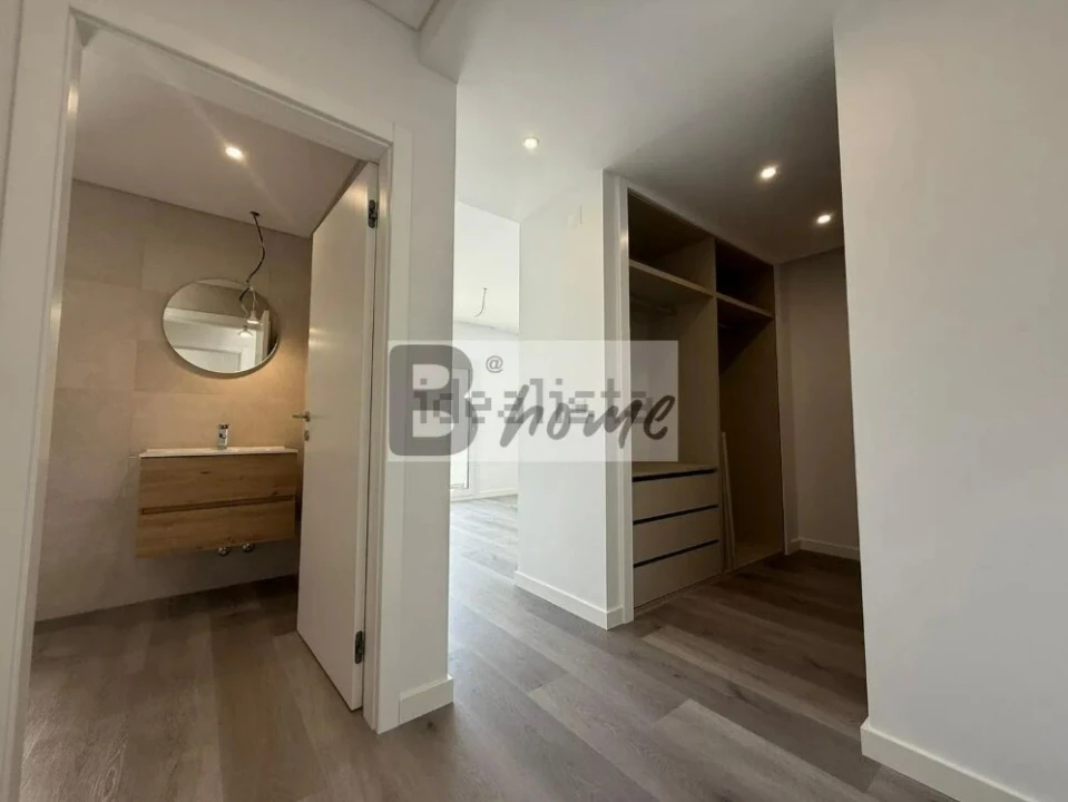 Moradia T4 para Venda em Corroios Foto 21