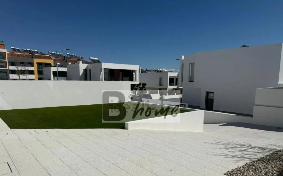 Moradia T4 para Venda em Corroios Foto 29