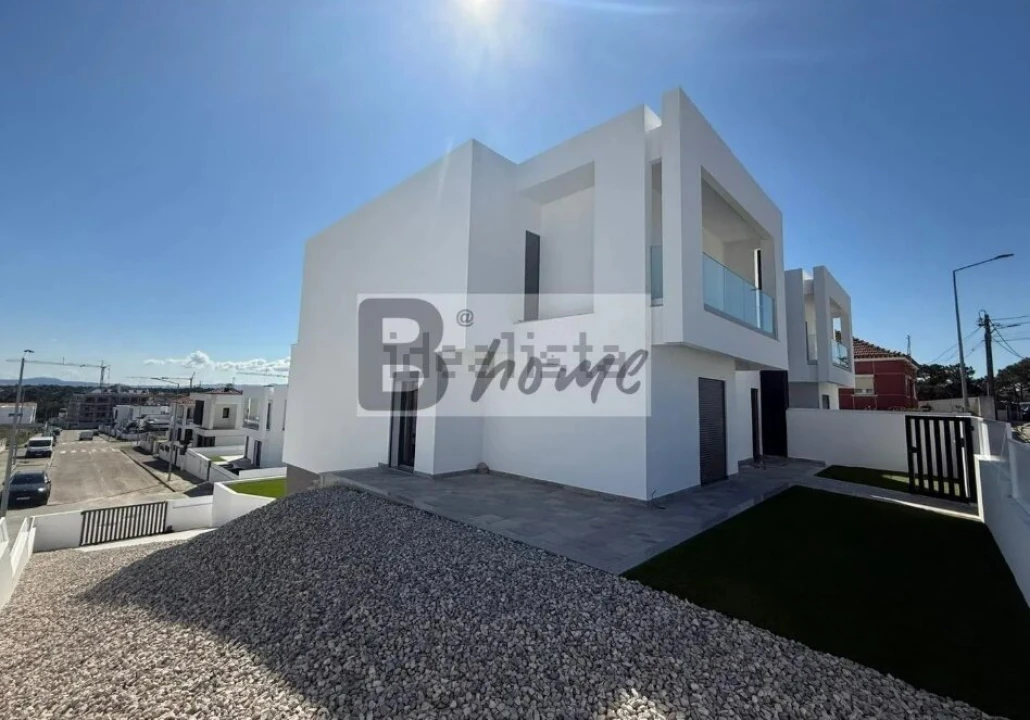 Moradia T4 para Venda em Corroios Foto 31