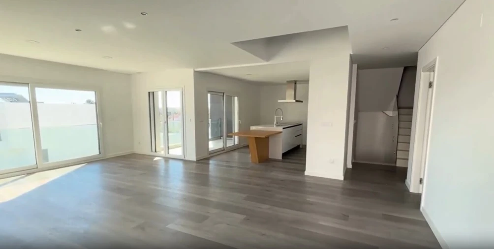 Moradia T4 para Venda em Corroios Foto 3