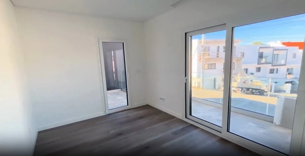 Moradia T4 para Venda em Corroios Foto 7